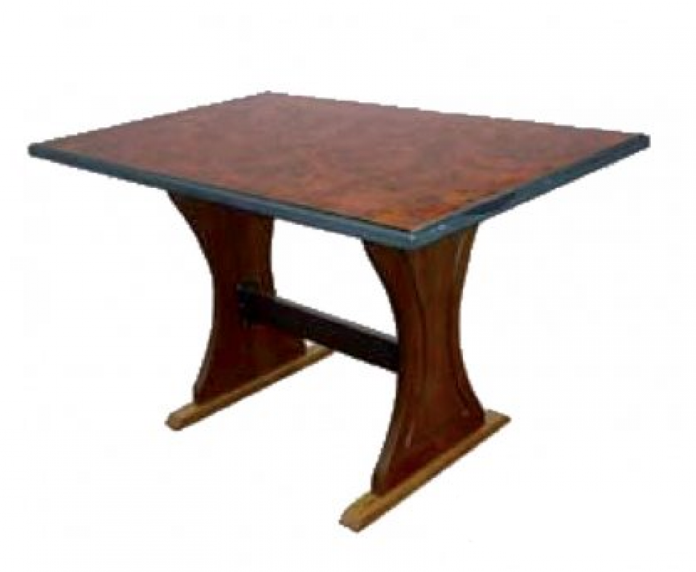 Massiver tisch mit klassischem design Massiver tisch mit klassischem design