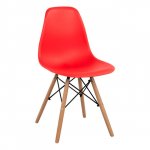 Stuhl mit Holzbeinen und Sitz Twist in rot