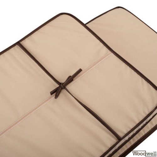 Waterproof ecru pillow 5 cm with brown rally around the pillow and the zipper