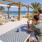 Preview: Outdoor Lounge Set "York" in weißem Aluminiumrahmen und Teakholz Elementen und weißem Polster mit 3-Sitzer Sofa