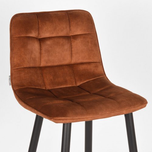 Barhocker "Jelt" aus ockerfarbenem Samt und schwarzen Metallbeinen