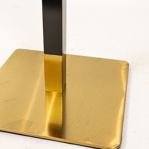 Επιτραπέζια βάση "Dados" από ατσάλι, ύψους 72cm, από μαύρο και χρυσό