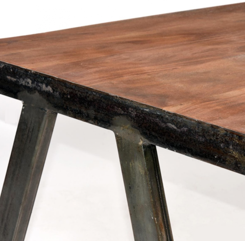 Handgemachter tisch aus akazienholz