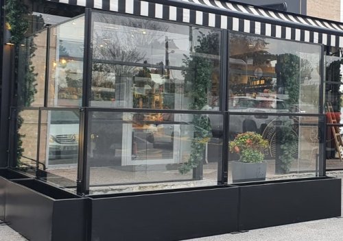 Fester Windschutz UpDown höhenverstellbar mit integriertem Blumenkasten (Eckig) 125