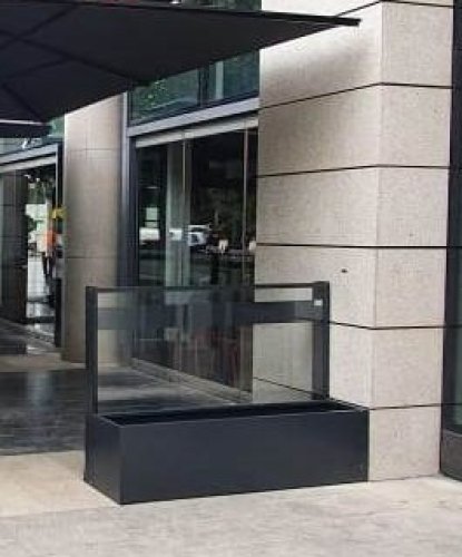 Fester Windschutz UpDown höhenverstellbar mit integriertem Blumenkasten (Eckig) 125