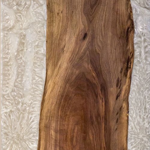 Tischplatte "Waltz" aus Nussbaumholz und Epoxidharz in weiß Ø70 cm