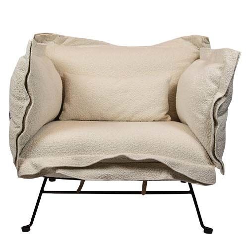 "Floral" armchair made of beige teddy boucle and black metal frame