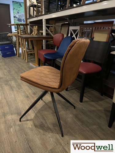 Stuhl "Cowboy" mit schwarzen Metallfüßen mit Wildlederoptik