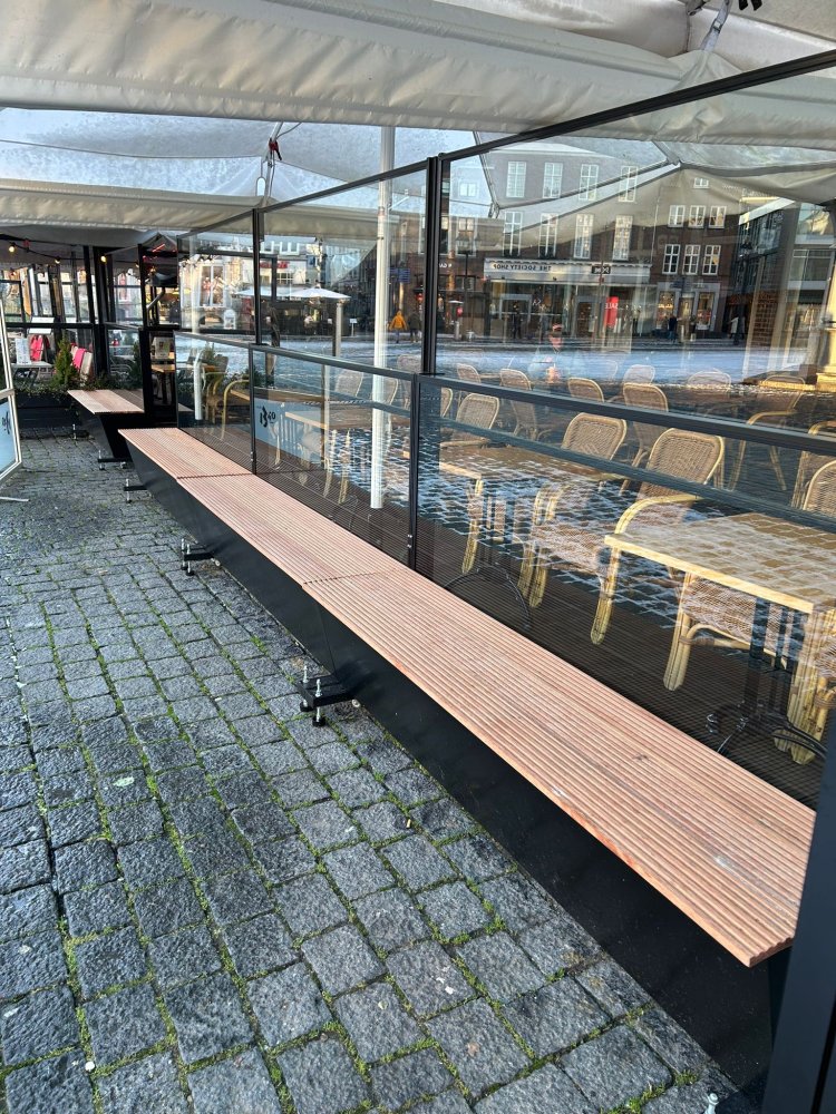 Windschutz mit Fensterbox höhenverstellbar und Sitzbank
