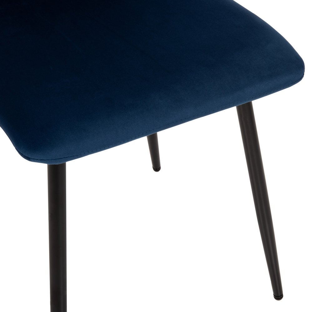 STUHL LATRELL AUS BLAU SAMT MIT SCHWARZEN METALLBEINEN 43x54x88cm