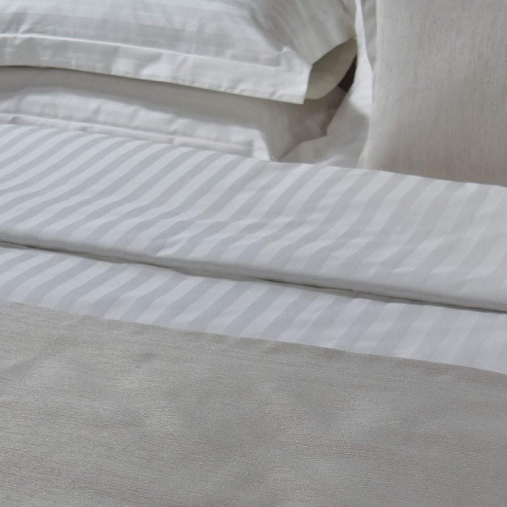 Bettbezug 240TC 80% Baumwolle 20% Polyester mit Satin Streifen 1cm Breite