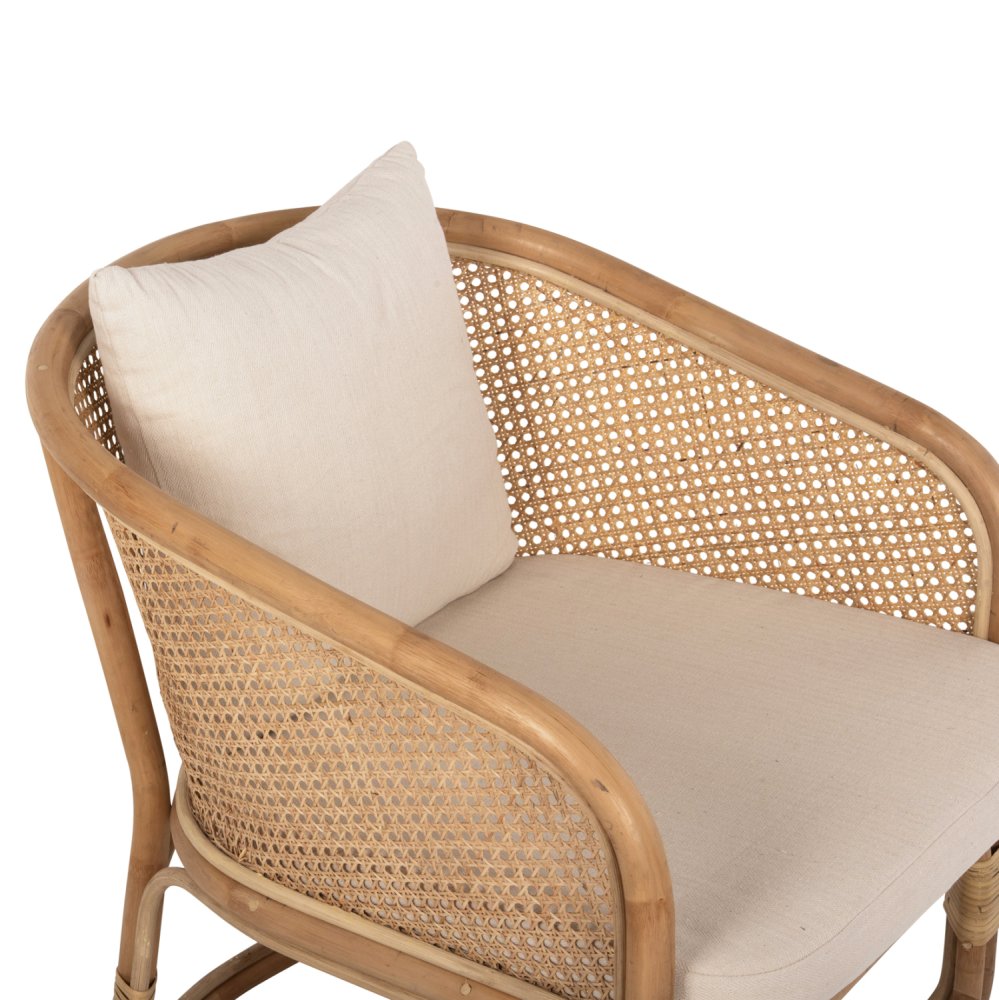 SESSEL NIKO RATTAN IN NATURPOLIERTER FARBE-WEIßE KISSEN 61x72x75-80Hcm