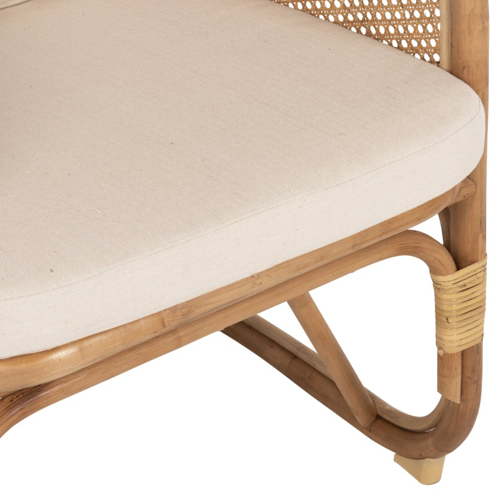 SESSEL NIKO RATTAN IN NATURPOLIERTER FARBE-WEIßE KISSEN 61x72x75-80Hcm