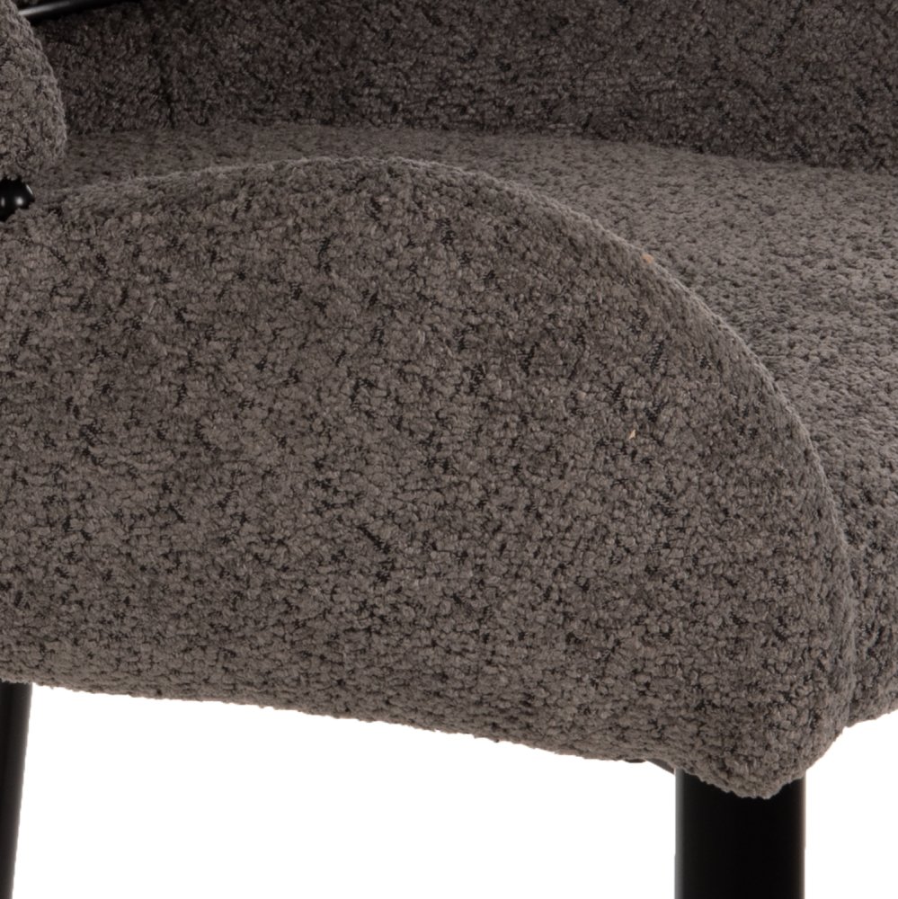 MITTELHOHER HOCKER AUS GRAUEM TEDDY BOUCLE STOFF MIT SCHWARZEN METALLBEINEN 55x62x105cm