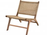 Teakholzstuhl aus synthetischem Rattan in einem natürlichen Braun