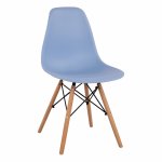 Stuhl mit Holzbeinen und Sitz Twist in hellblau